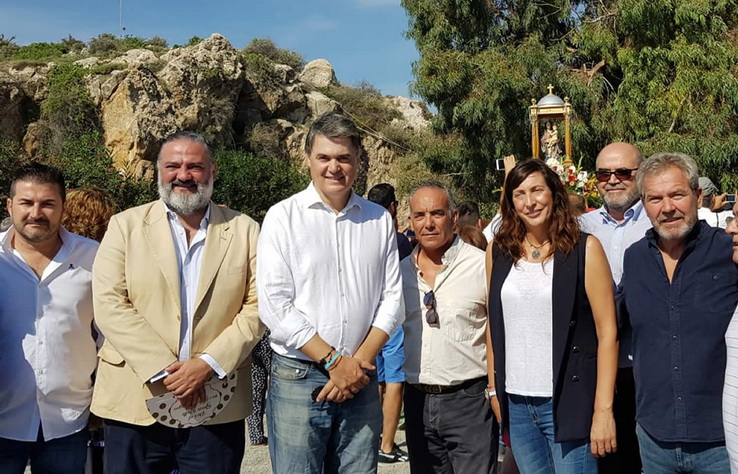 La secretaria general del PP andaluz, Loles Lpez, asiste a la Romera del Sur en Salobrea